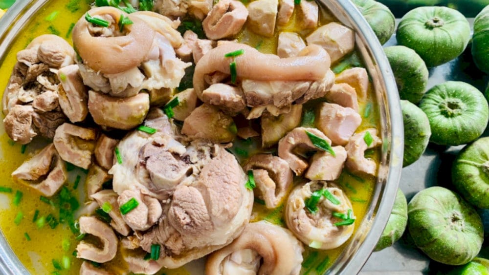 Búp vả hầm giò heo 